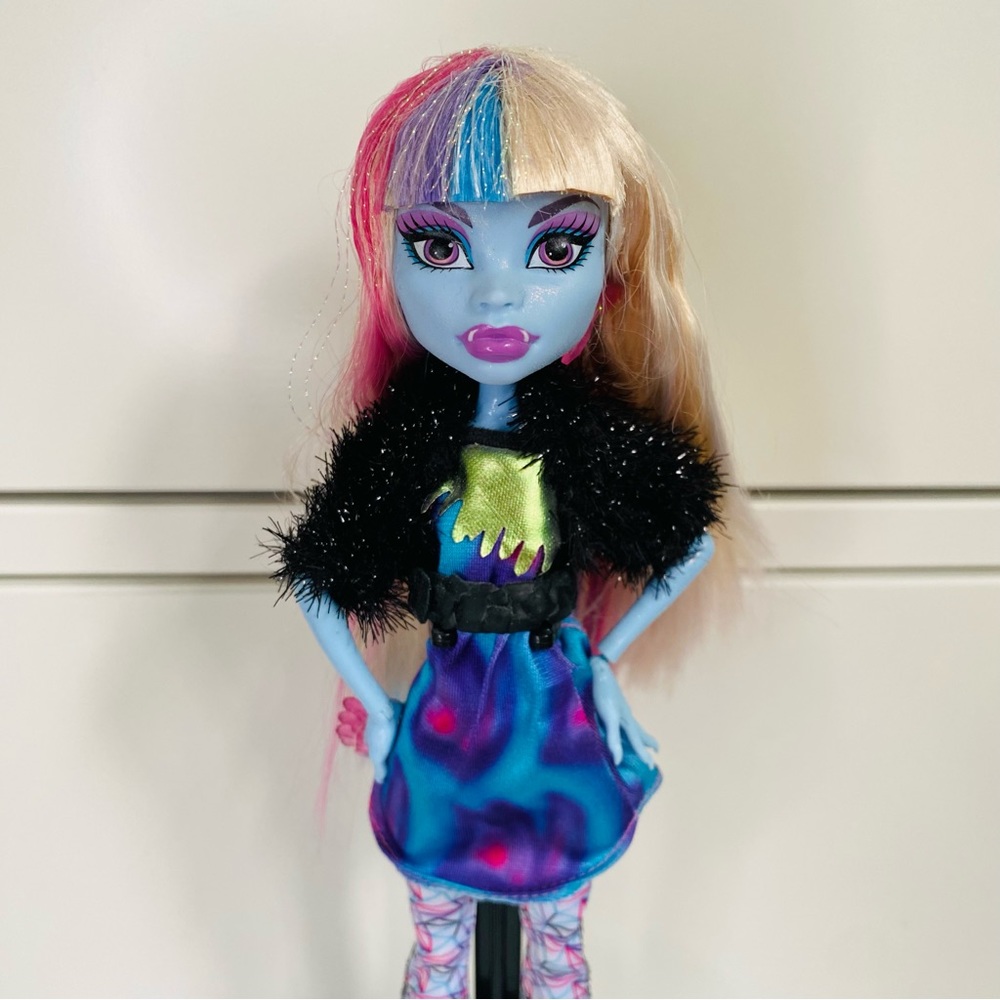 Monster High G1 Abbey Bombinable Picture Day Doll
